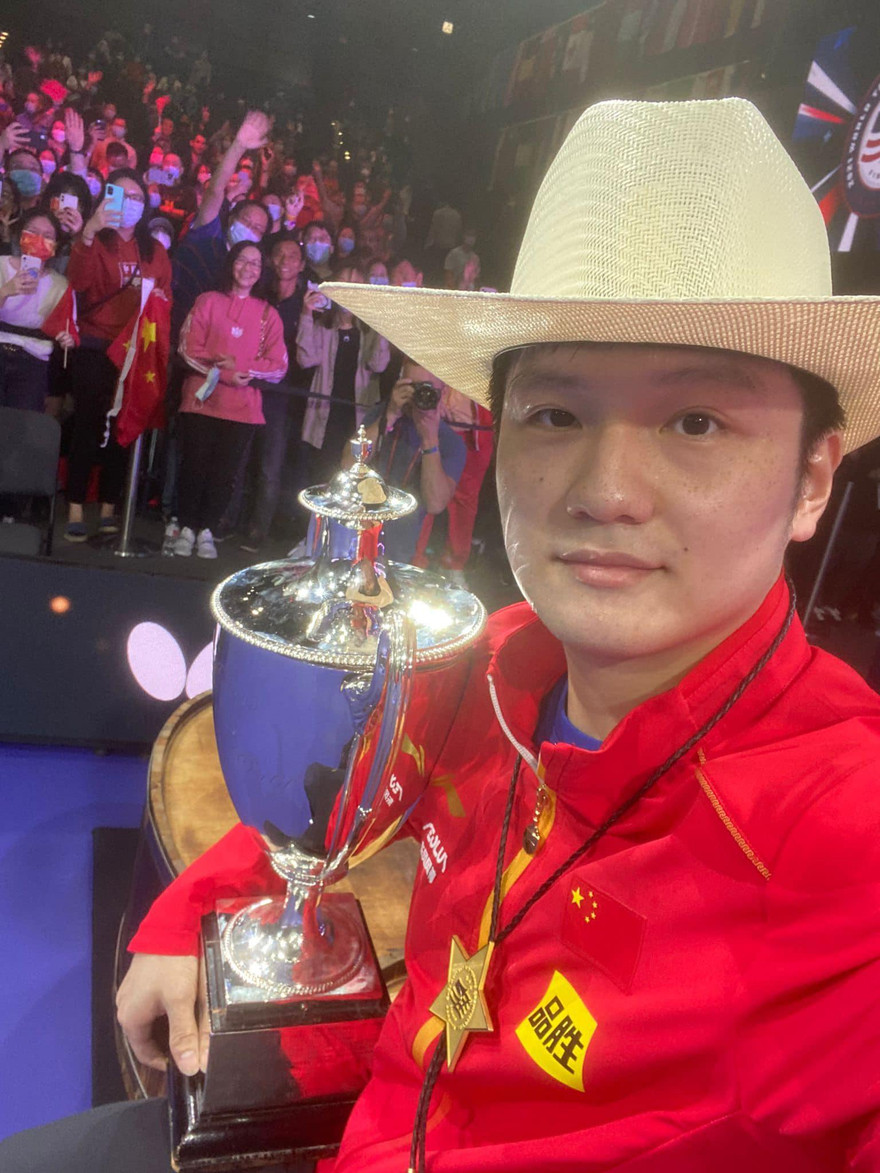 Fan Zhengdong đang đi vào ngôi đền huyền thoại môn bóng bàn