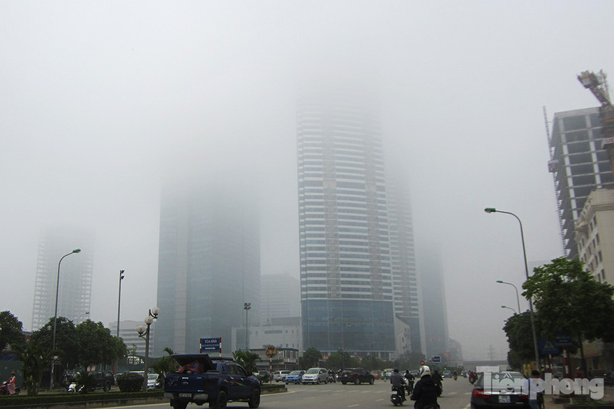 Hà Nội chìm trong sương mù dày đặc