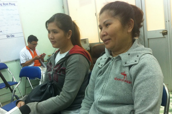 Chị Trang và con gái sau ca mổ thành công mà trước đó không ai nghĩ chị có thể sống. Ảnh: Quốc Ngọc.