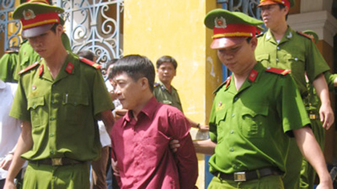 Áp giải Vũ Văn Luân.