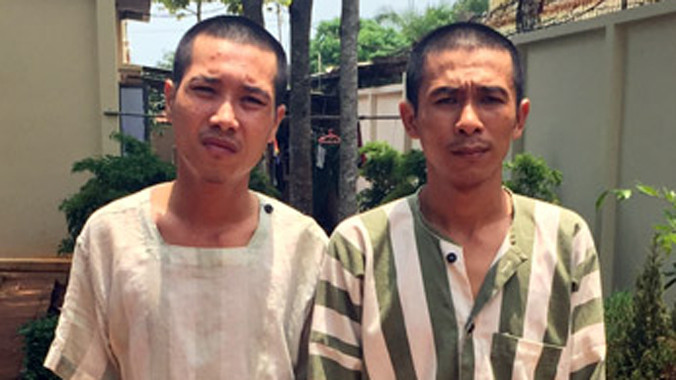 "Đôi bạn trộm cướp" Việt Anh và Bình tại cơ quan Công an.