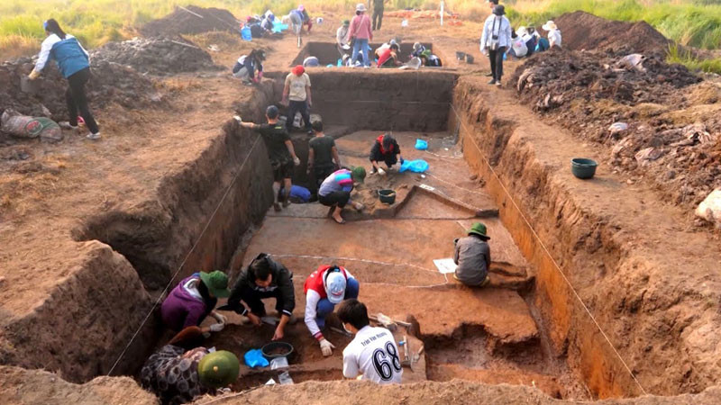 Công tác khảo cổ tại Di chỉ Vườn Chuối, xã Kim Chung (huyện Hoài Đức). Ảnh: Linh Anh.