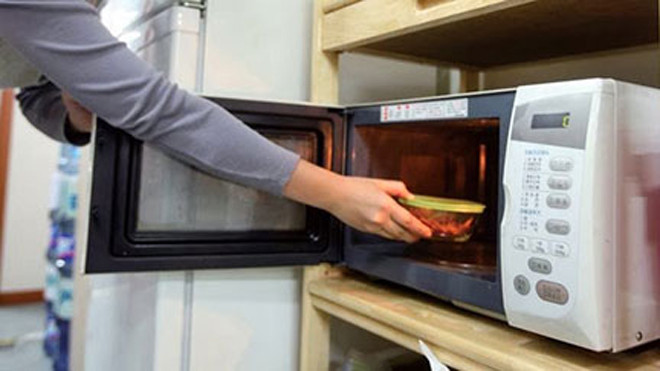 Nguy cơ từ lò vi sóng bị gỉ sét 
