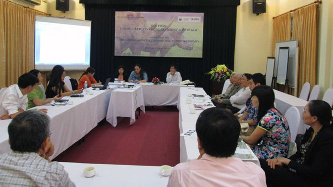 Các bác sĩ, nhà nghiên cứu y học cổ truyền tại buổi hội thảo Y dược Cổ truyền chung tay bảo vệ loài Tê giác.