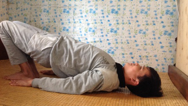 10 động tác phòng, trị viêm cột sống dính khớp