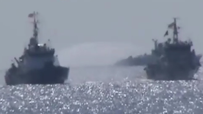 Cận cảnh tàu Trung Quốc tiếp tục uy hiếp tàu Việt Nam