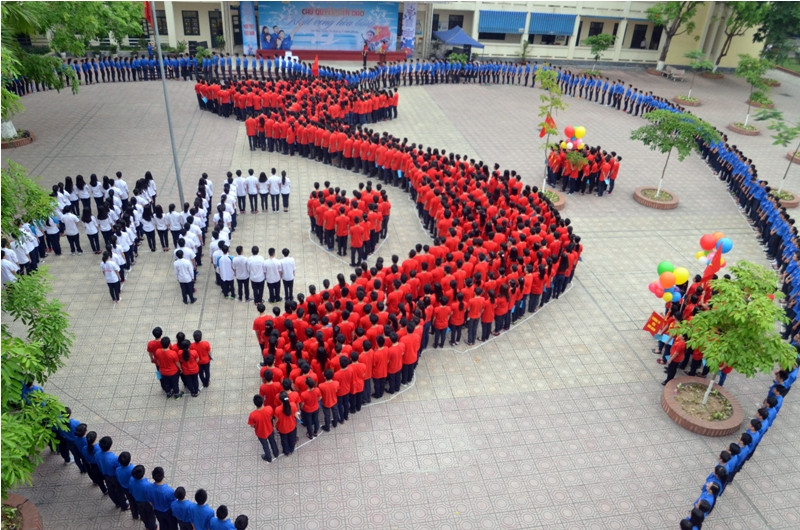 Hơn 1.000 học sinh xếp hình bản đồ Việt Nam