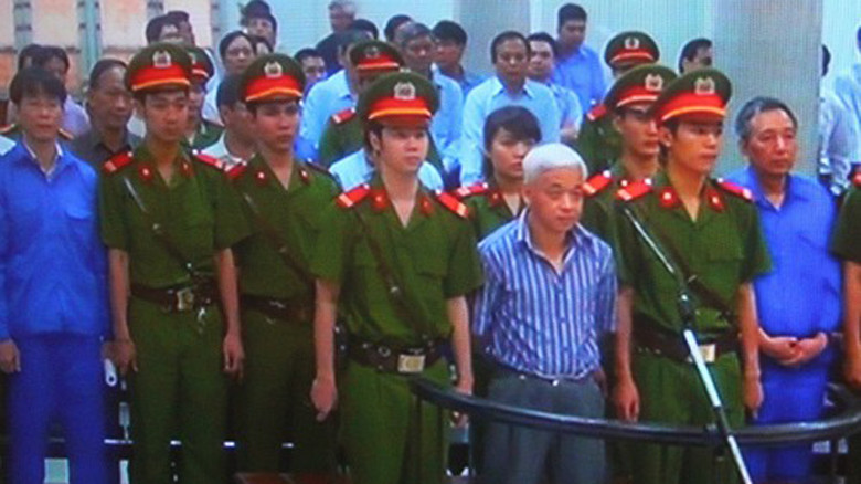 Các bị cáo trong phiên xử ngày 16/4.