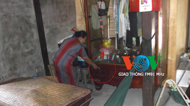 Vị trí chiếc tủ bị bọn đạo chích cuỗm mất tài sản.