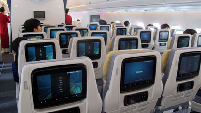 Nhiều hành khách bỏ quên tiền trên máy bay. Ảnh minh họa: Vũ Điệp.