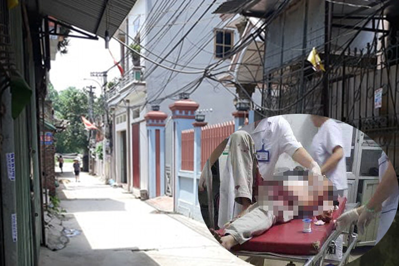 Lối đi vào nhà nạn nhân và nạn nhân được đưa đi cấp cứu tại bệnh viện.