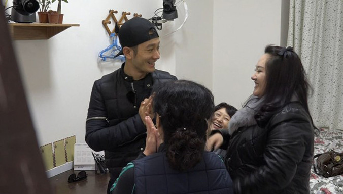 Huỳnh Hiểu Minh ngạc nhiên khi gặp lại người yêu đầu. Ảnh: Ifeng.