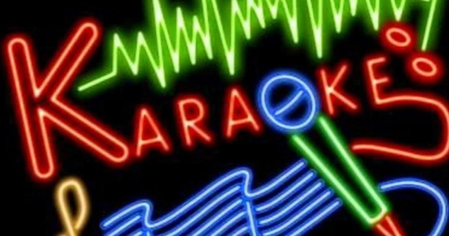 Hiệu trưởng, hiệu phó bị 'tố' đi hát karaoke giữa mùa dịch