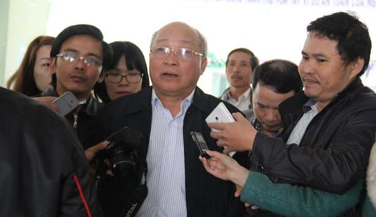 Ông Nguyễn Quốc Triệu trả lời báo chí.