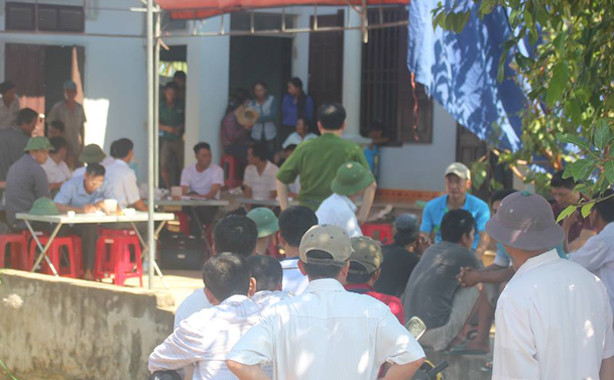 Thanh niên hai họ xảy ra mâu thuẫn trong đám cưới để rồi một người bị đâm chết trên đường về.