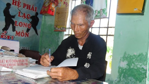 Võ sư Võ Kiểu dành cả cuộc đời để viết sách, nghiên cứu võ thuật. 