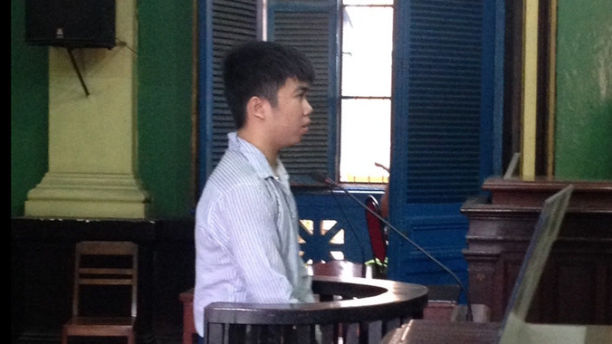 Phạm tội khi chưa đủ 18 tuổi nên tòa tuyên phạt bị cáo Lợi 7 năm tù. Ảnh T.Châu.