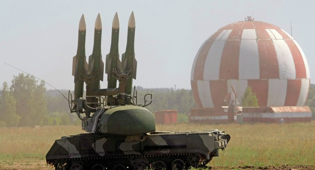 Hệ thống tên lửa Buk. Ảnh: AP.