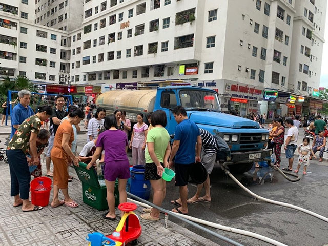 Chủ tịch Hà Nội yêu cầu thau rửa bể nước chung cư xong trong ngày 20/10