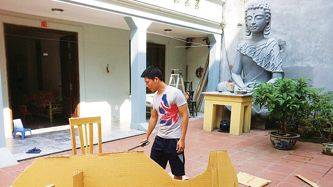 Nguyễn Phan Bách đang làm “Voi Thơ”