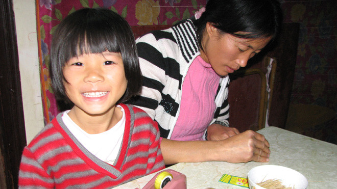 Mẹ con chị Hằng mới được đưa về trung tâm, chưa có việc làm