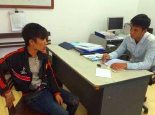 Đối tượng cướp dây chuyền vàng bị bắt tại cơ quan công an.