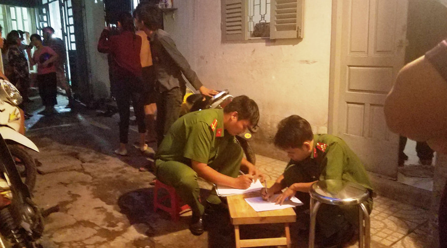 Lực lượng chức năng điều tra vụ việc.