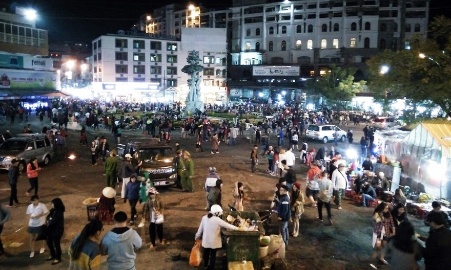 Chợ đêm Đà Lạt.