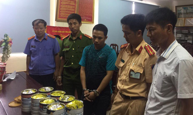 Các đối tượng và tang vật tại CQĐT.