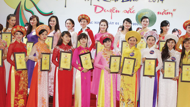 Các thí sinh lọt vào chung kết hội thi. Ảnh: Trung hiền