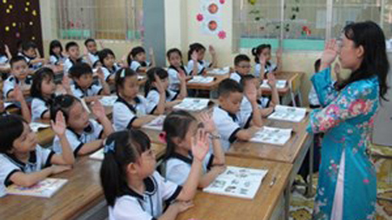 Việc đổi mới chương trình, sách giáo khoa sẽ được thực hiện theo hình thức cuốn chiếu. (Ảnh: TTXVN).