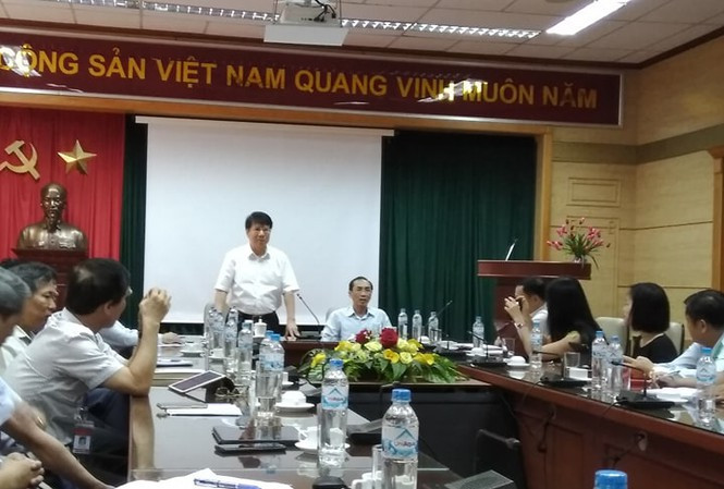 Tòa đã triệu tập ông Trương Quốc Cường (đứng) đến phiên tòa xử vụ VN Pharma vào ngày 23/9 tới. Ảnh: Thái Hà.