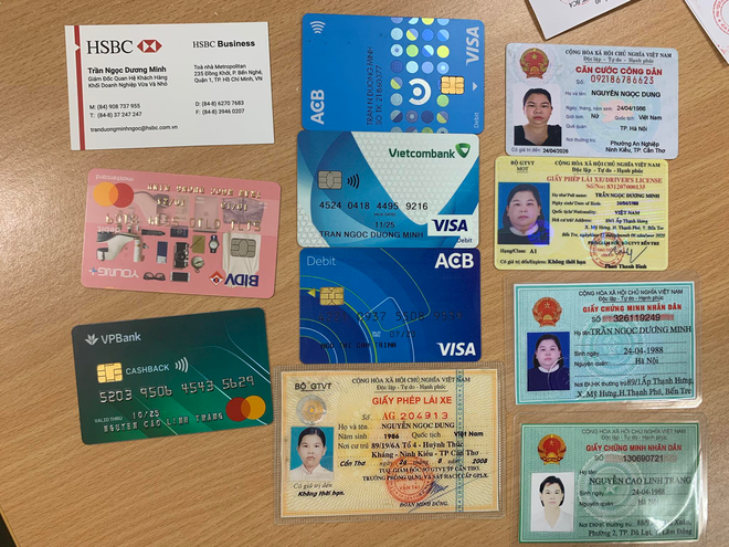 Giấy tờ giả cơ quan công an thu giữ. Ảnh: N.L