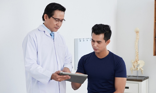 Nam giới nên khám sức khỏe định kỳ mỗi năm để phát hiện sớm các bất thường của cơ thể. Ảnh: Health Plus 