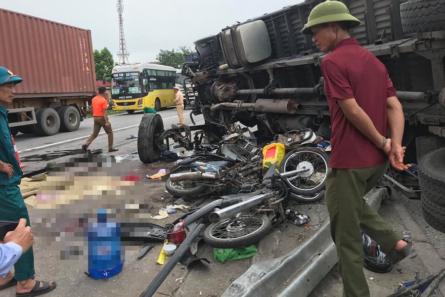 Hiện trường vụ tai nạn thương tâm.