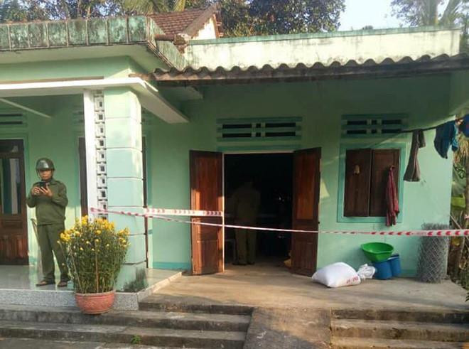 Cảnh sát phong tỏa ngôi nhà để khám nghiệm hiện trường