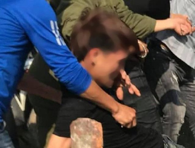 Hai nam thanh niên đến nhà bạn gái chúc Tết bị cả làng vây đánh