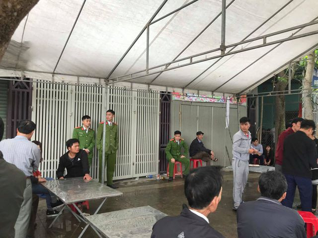 CA huyện Nghi Lộc có mặt tại hiện trường để điều tra nguyên nhân