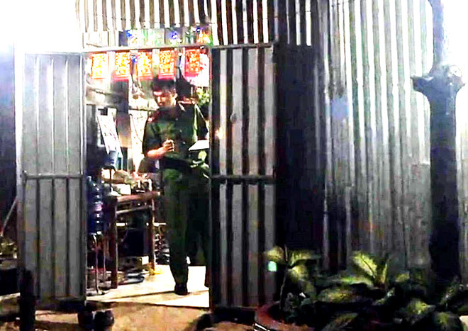 Cảnh sát khám nghiệm hiện trường điều tra vụ việc