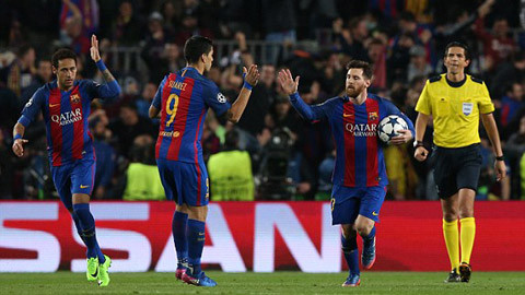 Messi cân bằng kỷ lục 11m của Ronaldo