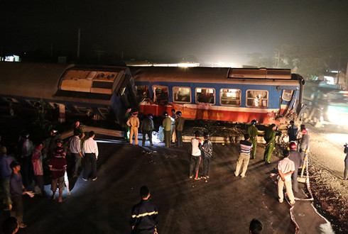 Tuyến đường sắt Bắc Nam tê liệt 1 ngày sau sự cố tàu SE5. Ảnh: Hoàng Táo/ VnExpress