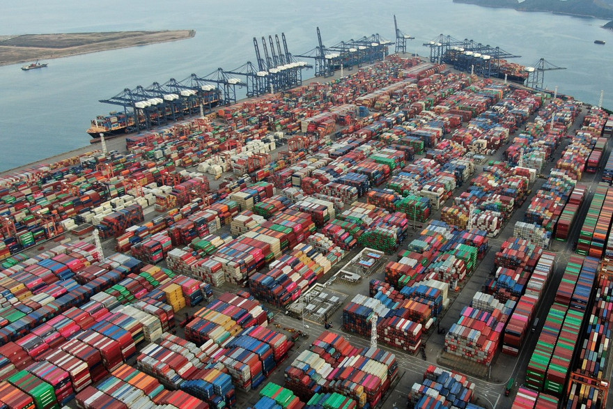 Lượng hàng Trung Quốc mua của Mỹ không tăng, khiến ông Trump dọa sẽ quay lưng với thỏa thuận thương mại giai đoạn 1. (Ảnh: SCMP)