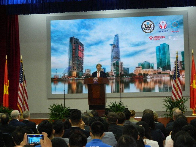 Ngoại trưởng Mỹ John Kerry phát biểu tại trường đại học Sư phạm Kỹ thuật TPHCM