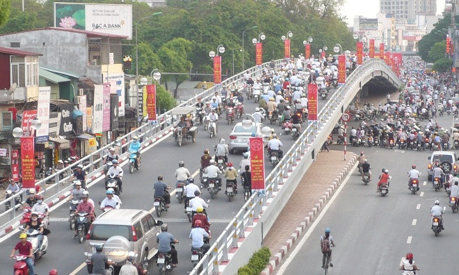 Cầu vượt nhẹ Hà Nội trước đây được xây dựng sau khi Sở GTVT Hà Nội lựa chọn nhiều ý tưởng góp ý