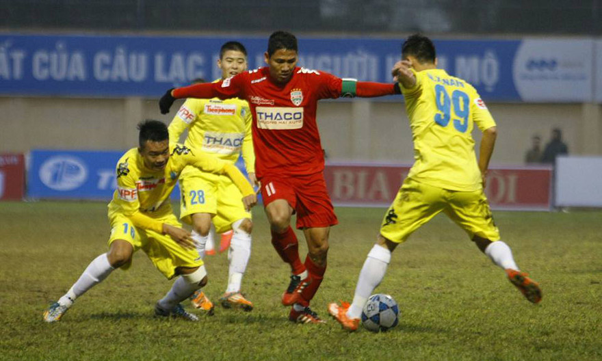 Anh Đức là tác giả của cả 2 bàn thắng trong trận tranh Siêu cúp 2015