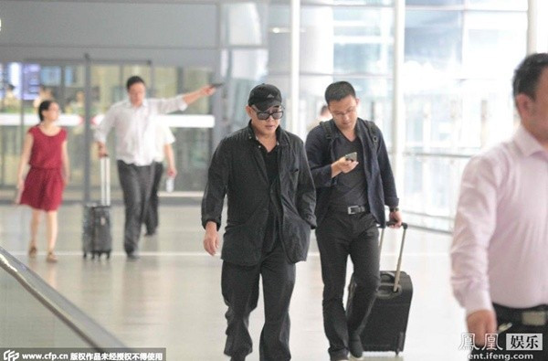 Lý Liên Kiệt xuất hiện ở sân bay với thân hình phát tướng.