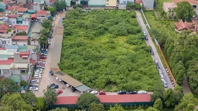 Bãi xe lậu trên khu đất "vàng" 10.000m2 tại số 295 Lê Duẩn vẫn hoạt động sau "lệnh" của Chủ tịch Hà Nội yêu cầu kiểm tra, xử lý. 