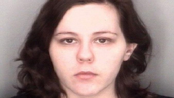 Sinh con trong phòng tắm công ty rồi giấu vào ngăn bàn