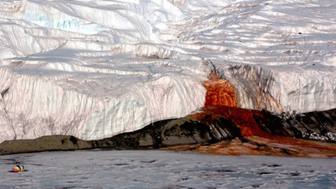 "Thác máu" bí ẩn ở Nam Cực. 