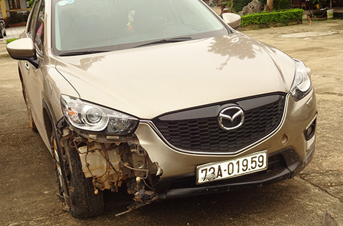 Chiếc xe năm chỗ gây tai nạn khiến một người tử vong, hai bị thương